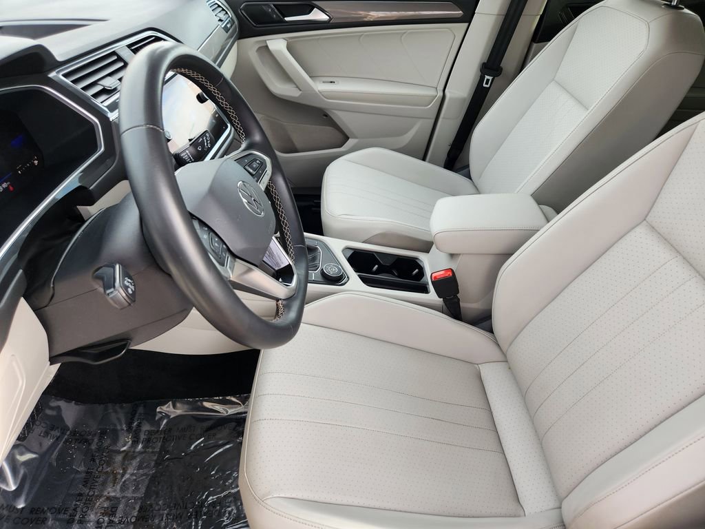 Used 2022 Volkswagen Tiguan SE image 3