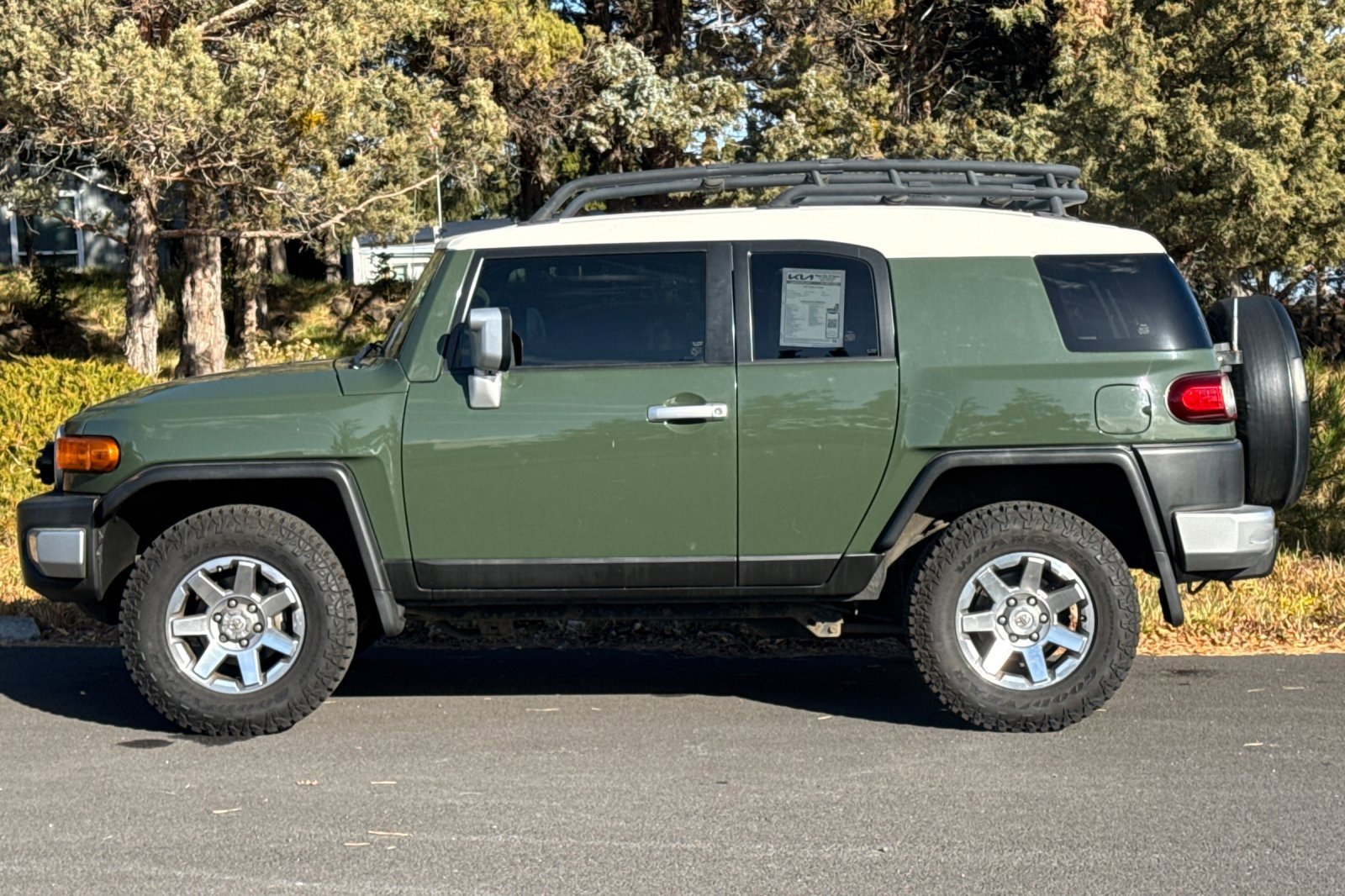 Used 2014 Toyota FJ Cruiser 4WD image 7