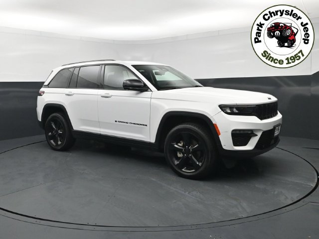Used 2023 Jeep Grand Cherokee Limited w/ Luxury Tech Group II AWD/4WD image 1
