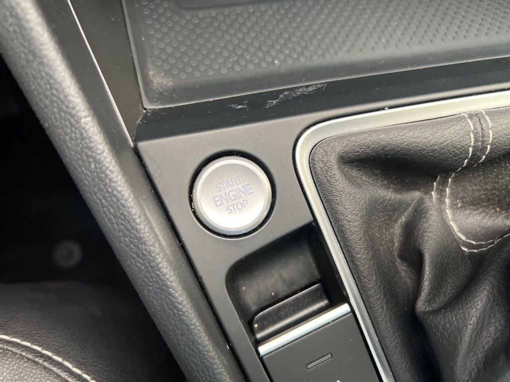 Certified 2024 Volkswagen Jetta SEL FWD image 48