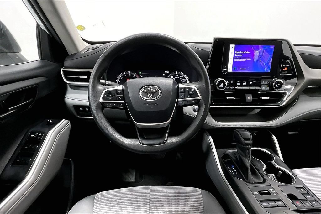 Used 2023 Toyota Highlander L AWD/4WD image 6