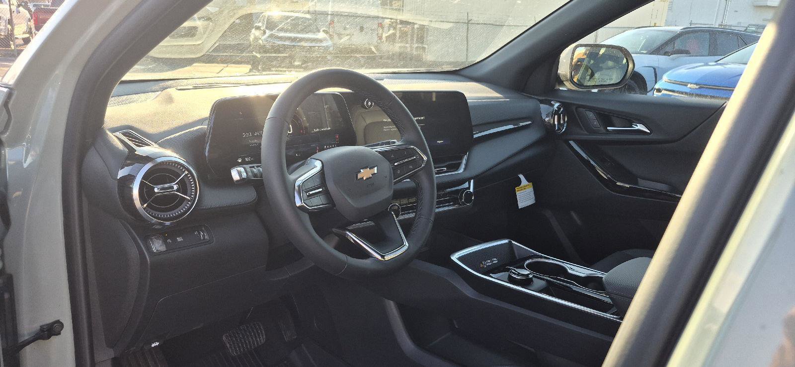 New 2026 Chevrolet Equinox LT w/ Convenience Package II FWD image 13