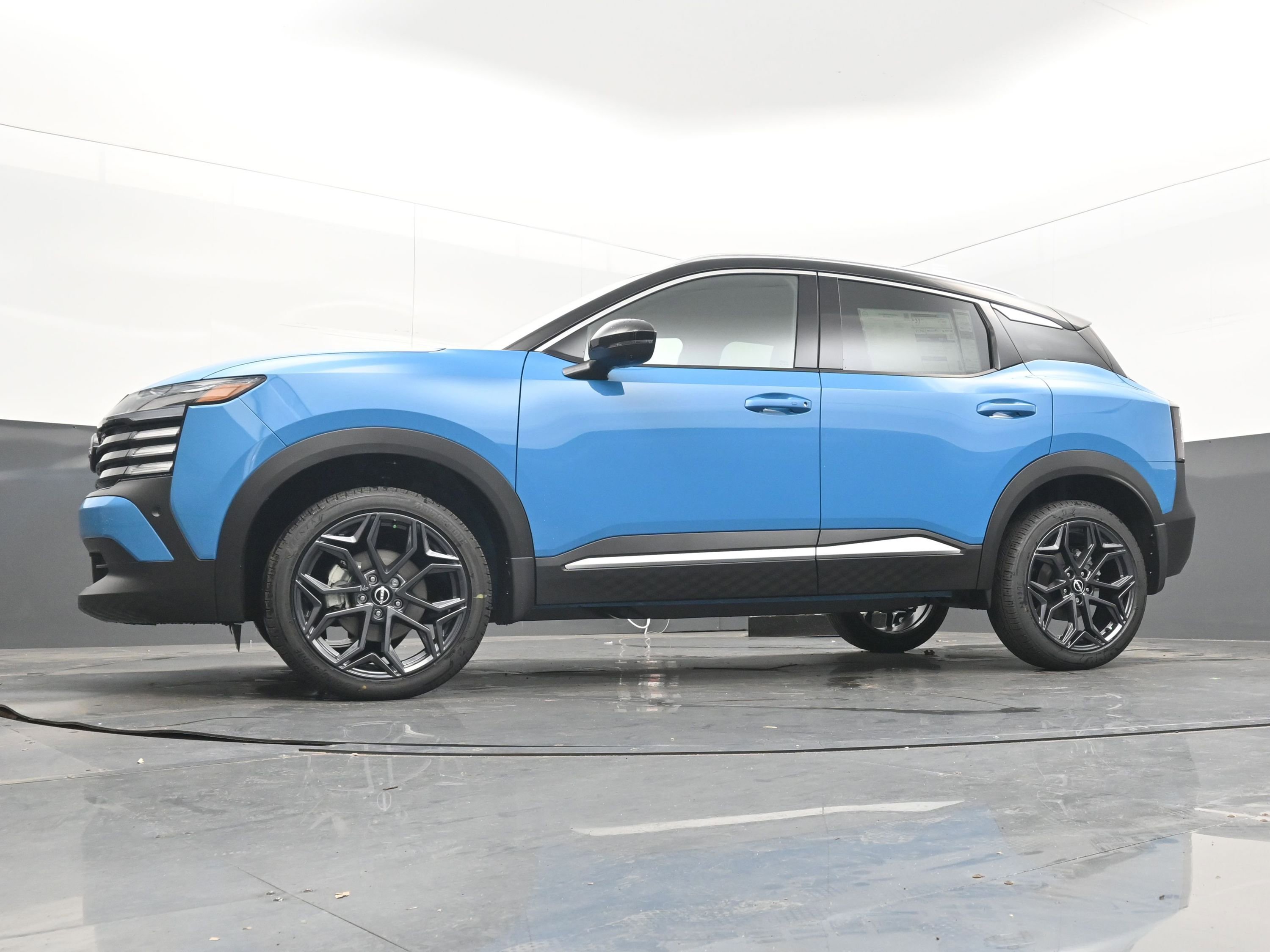 Certified 2025 Nissan Kicks SR image 25