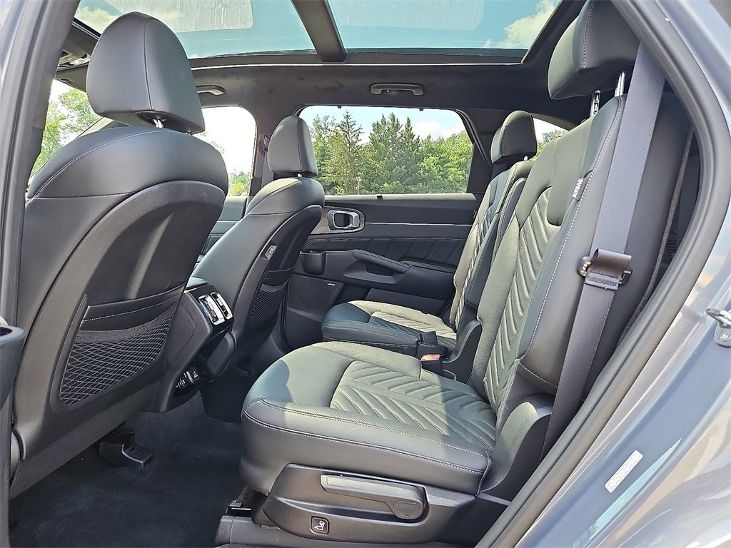 Used 2024 Kia Sorento SX Prestige image 11