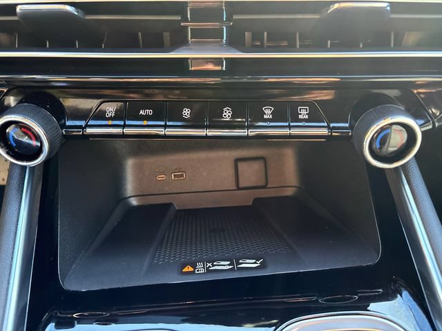 Used 2025 Chevrolet Traverse Z71 AWD/4WD image 34