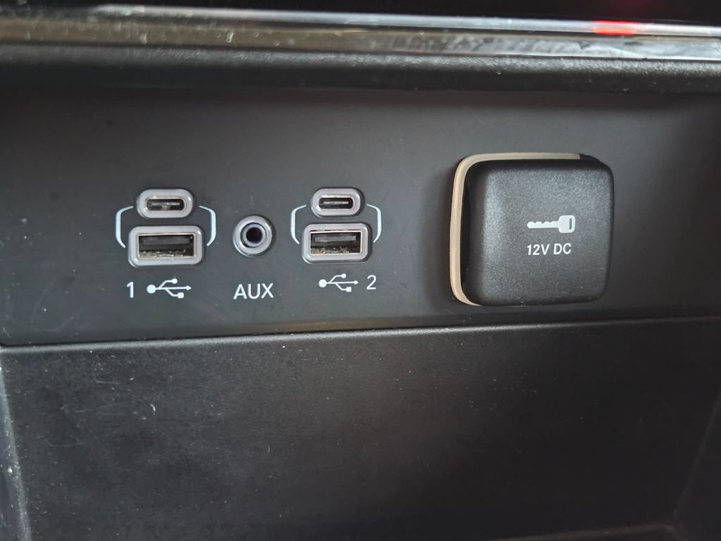 Used 2023 Jeep Grand Cherokee L Limited AWD/4WD image 10