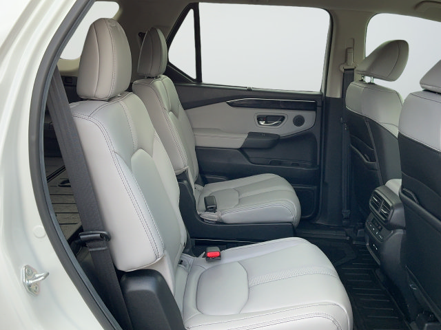 Used 2025 Honda Pilot EX-L image 22