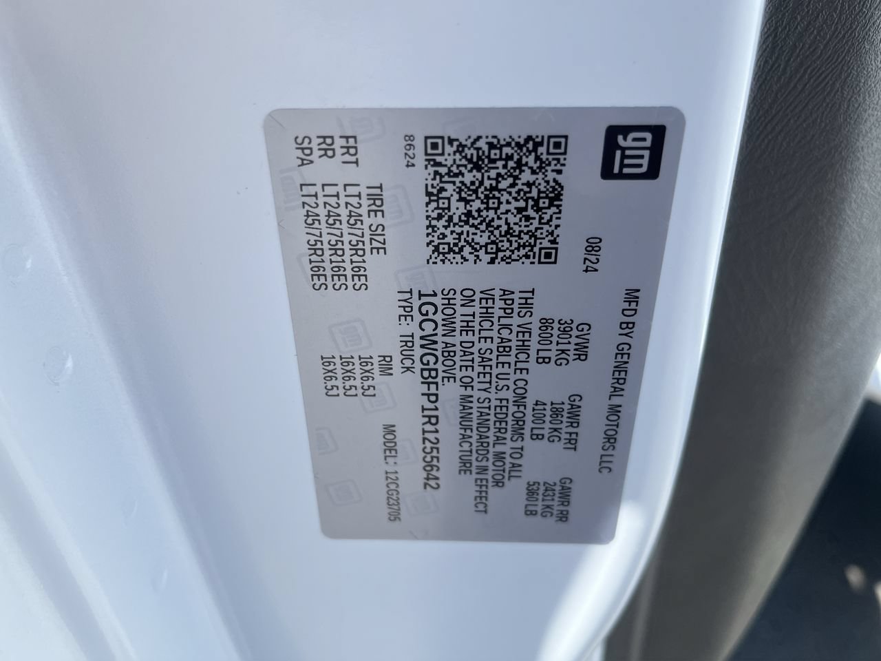 Used 2024 Chevrolet Express 2500 Extended w/ Driver Convenience Package RWD image 27