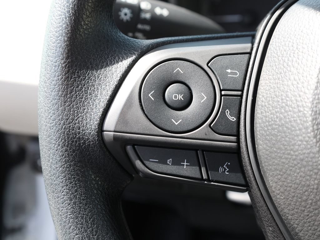 Used 2025 Toyota Corolla LE FWD image 29