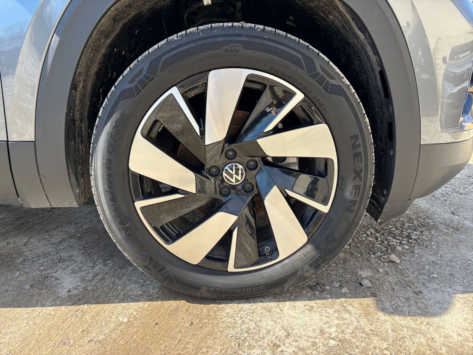 Used 2025 Volkswagen Atlas Cross Sport SE image 33