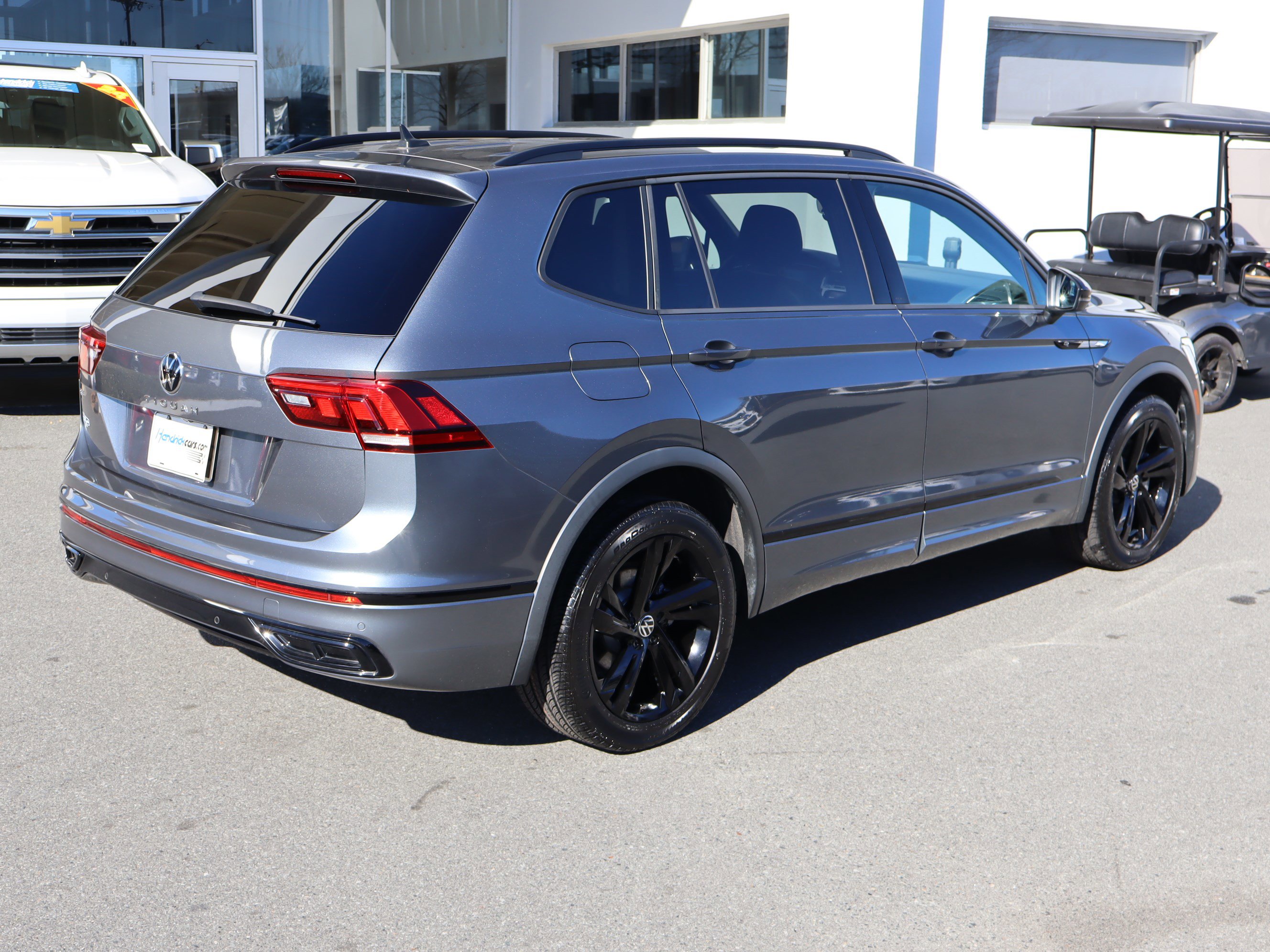 Used 2023 Volkswagen Tiguan SE R-Line image 10