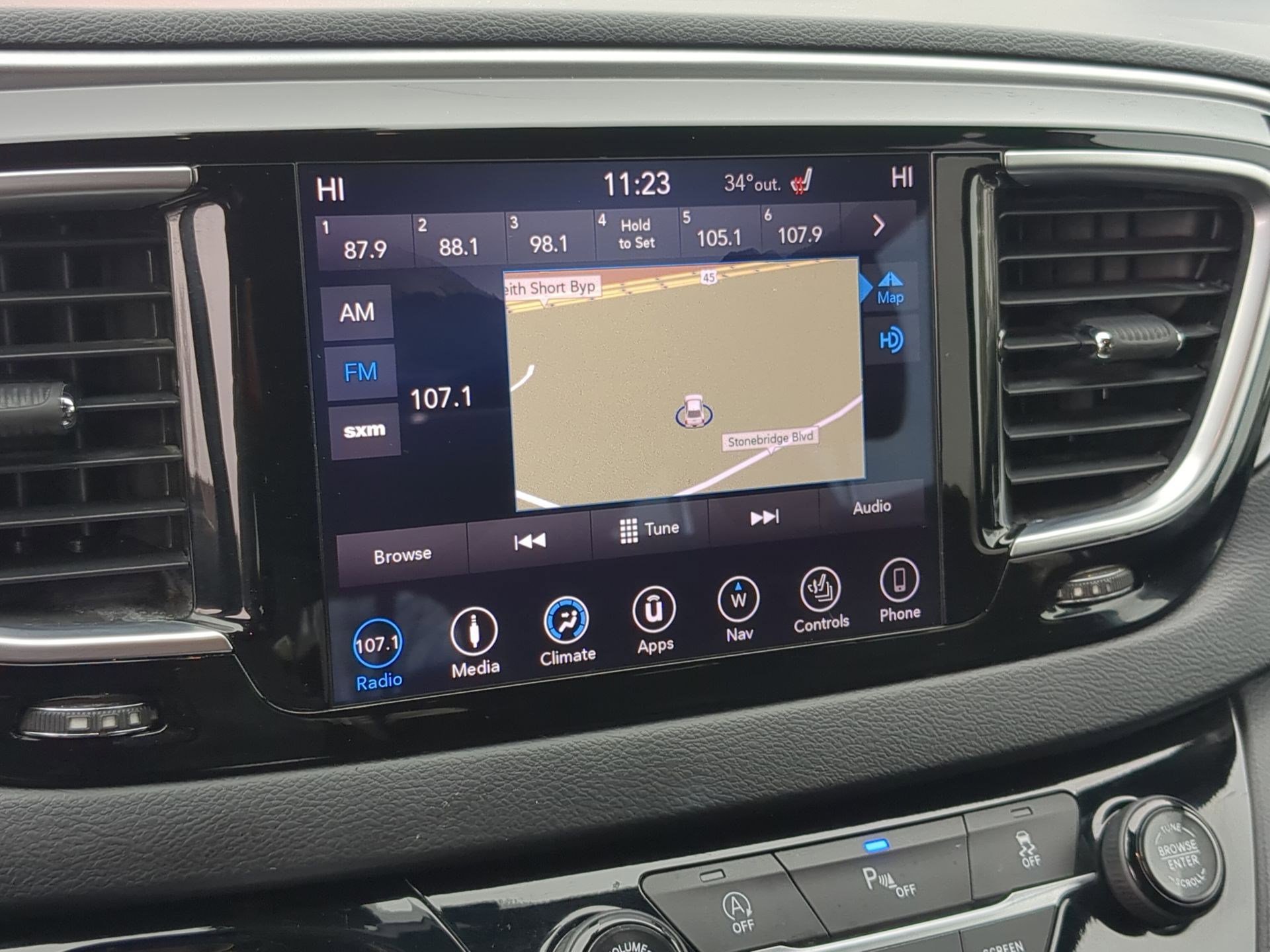 Used 2018 Chrysler Pacifica Touring-L w/ S Appearance Package image 16