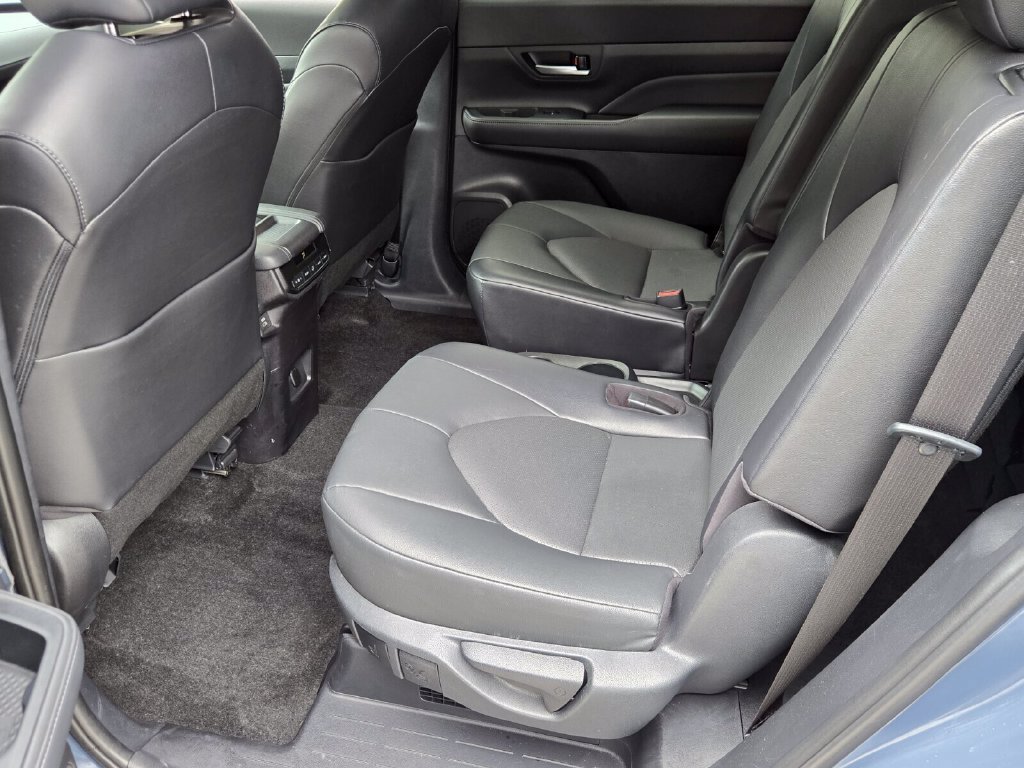 Used 2024 Toyota Grand Highlander AWD Hybrid image 12