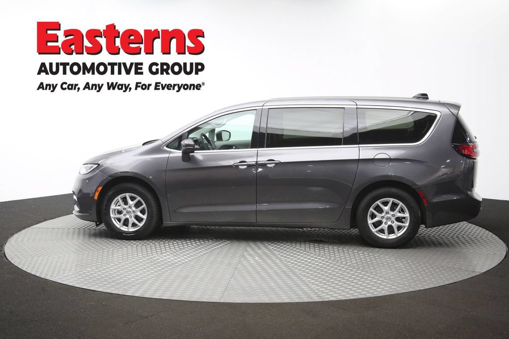 Used 2023 Chrysler Pacifica Touring-L FWD image 63