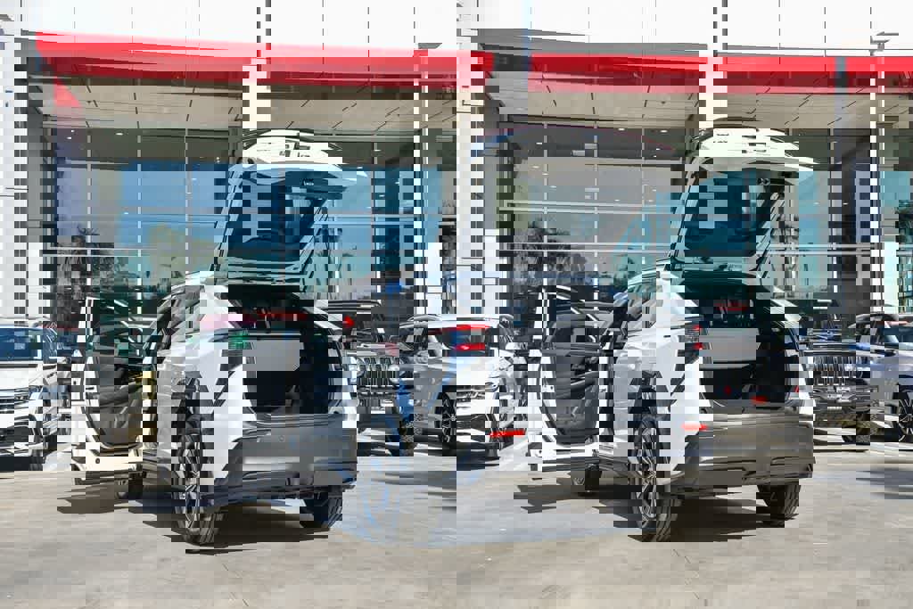 Used 2023 Toyota bZ4X XLE w/ Weather Package image 28