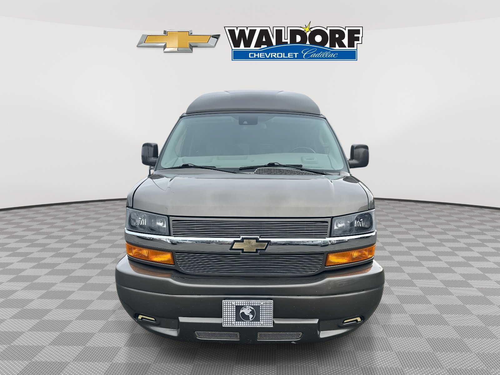 Used 2022 Chevrolet Express 2500 Extended w/ Enhanced Convenience Package image 2