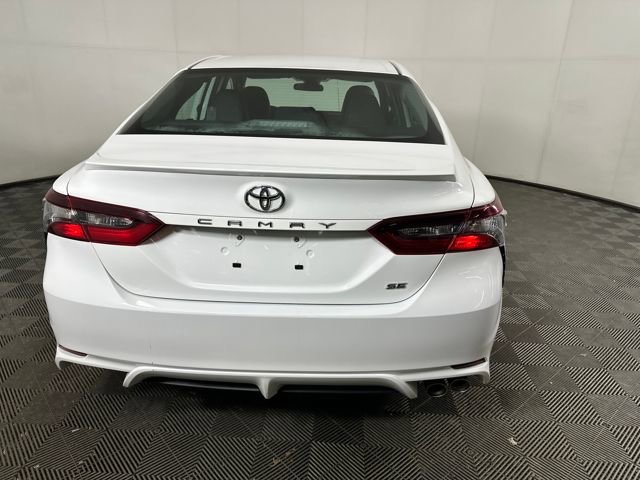 Used 2023 Toyota Camry SE image 4