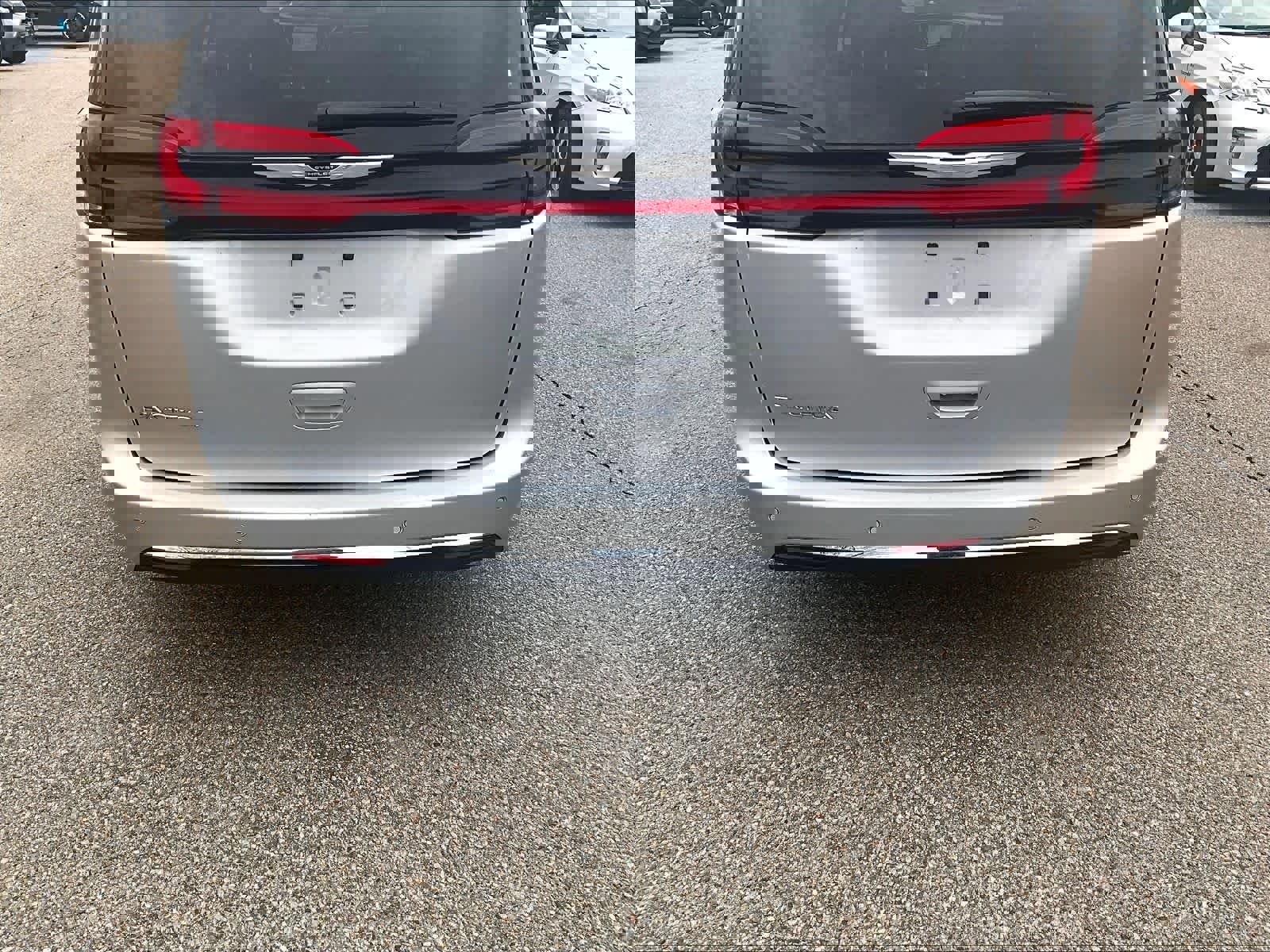 Used 2023 Chrysler Pacifica Touring-L image 7