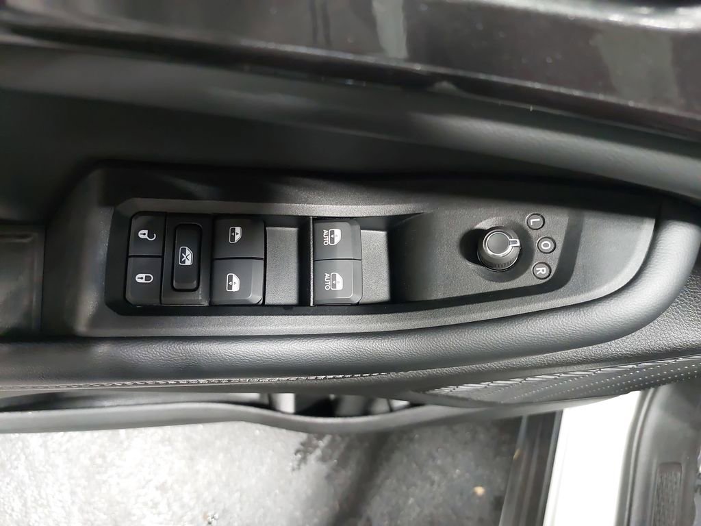 Used 2023 Jeep Grand Cherokee L Laredo image 30