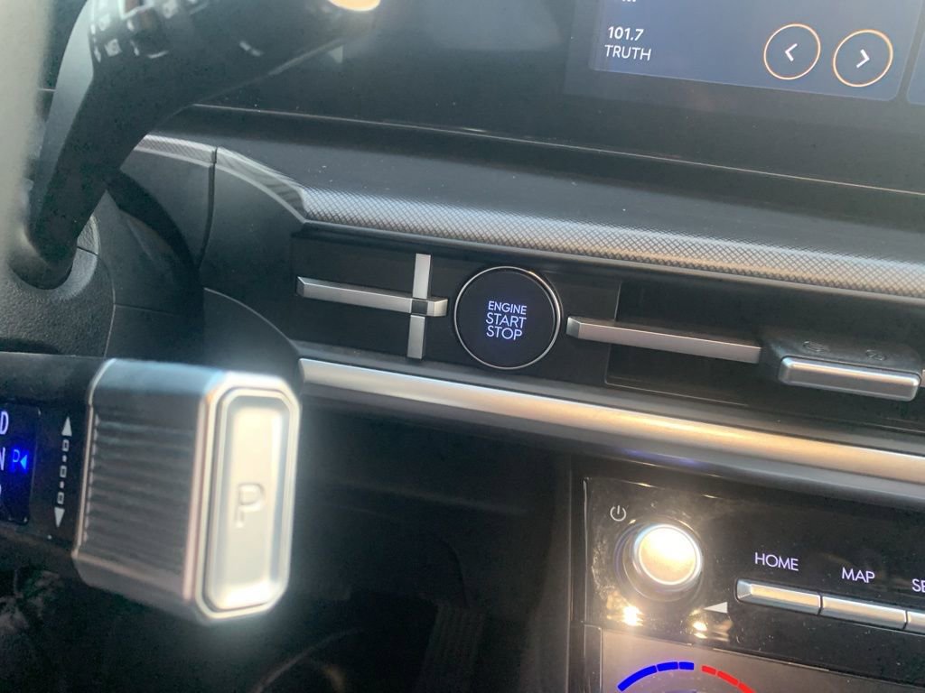 Used 2025 Hyundai Santa Fe SEL image 21