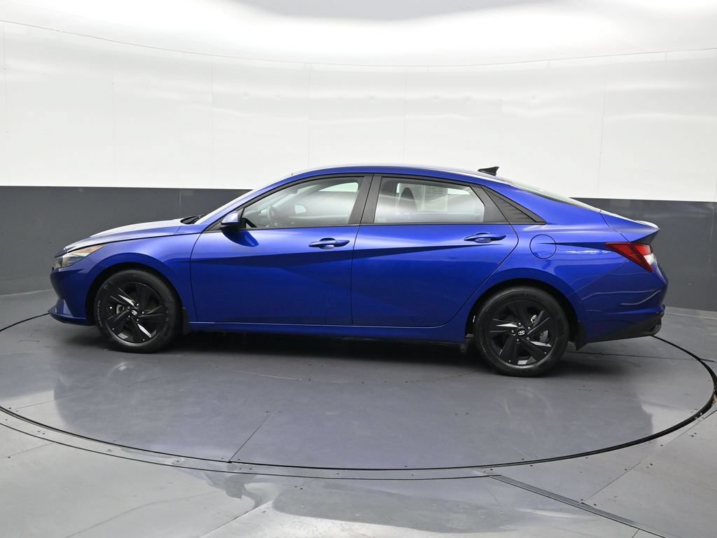 Used 2023 Hyundai Elantra SEL FWD image 2