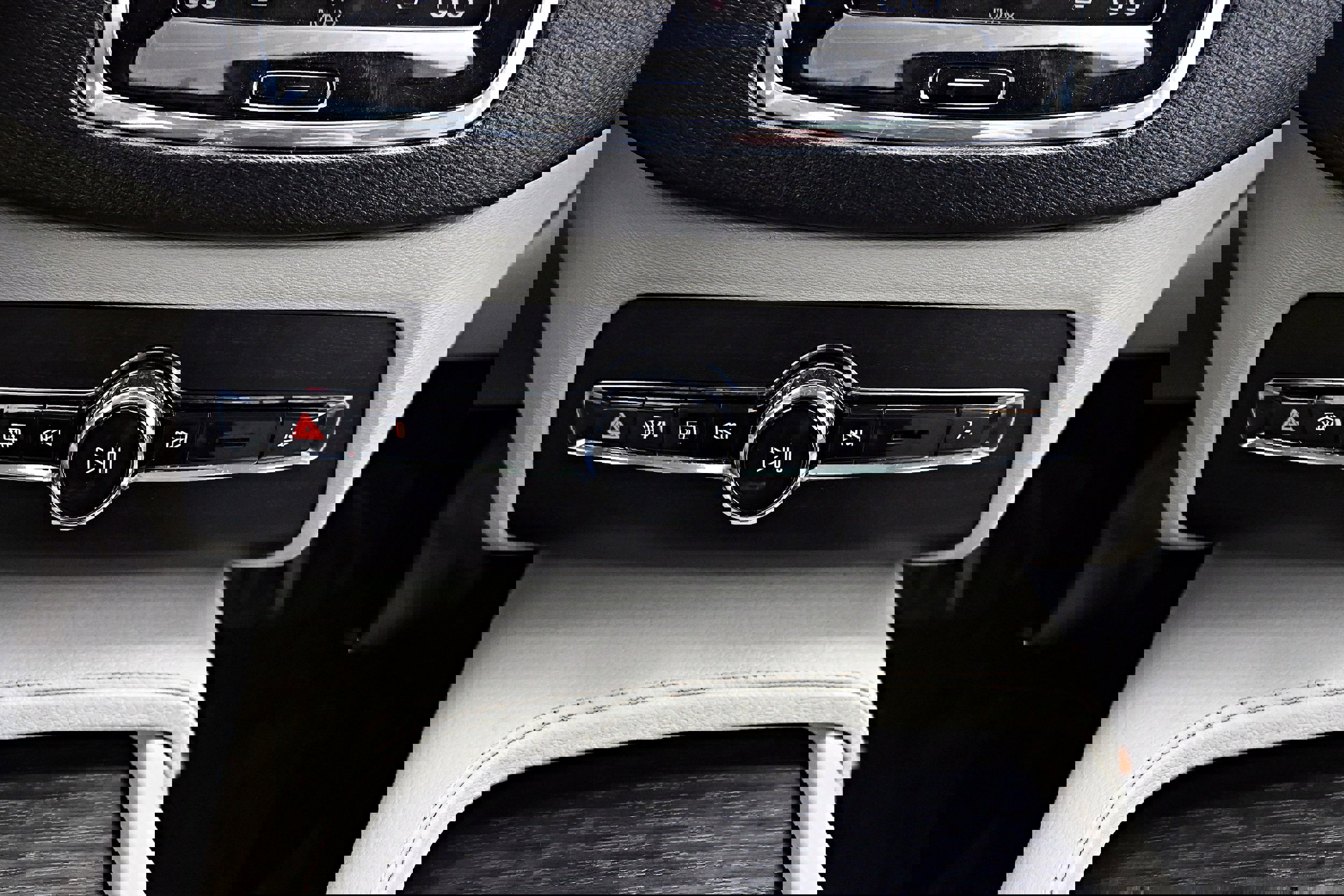 Used 2020 Volvo XC90 T6 Momentum image 15