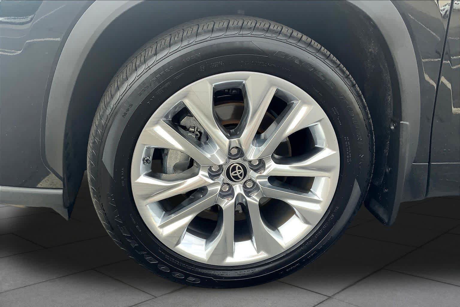 Used 2022 Toyota Highlander Limited AWD/4WD image 21