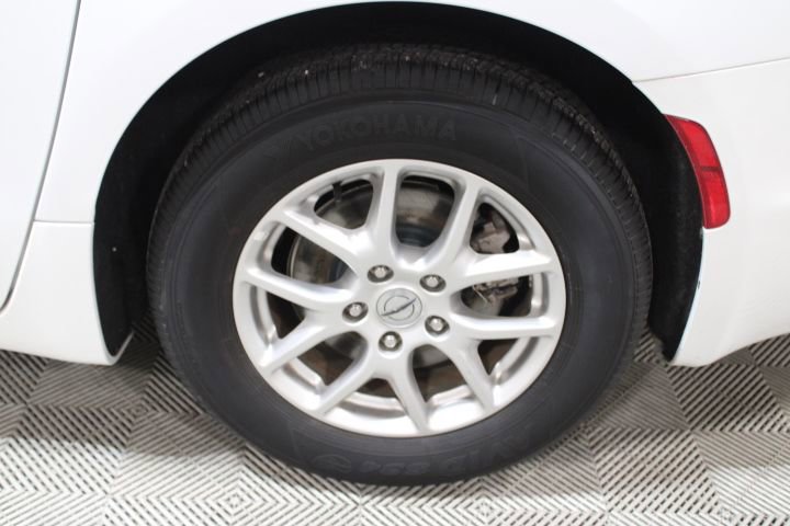 Used 2023 Chrysler Pacifica Touring-L image 39