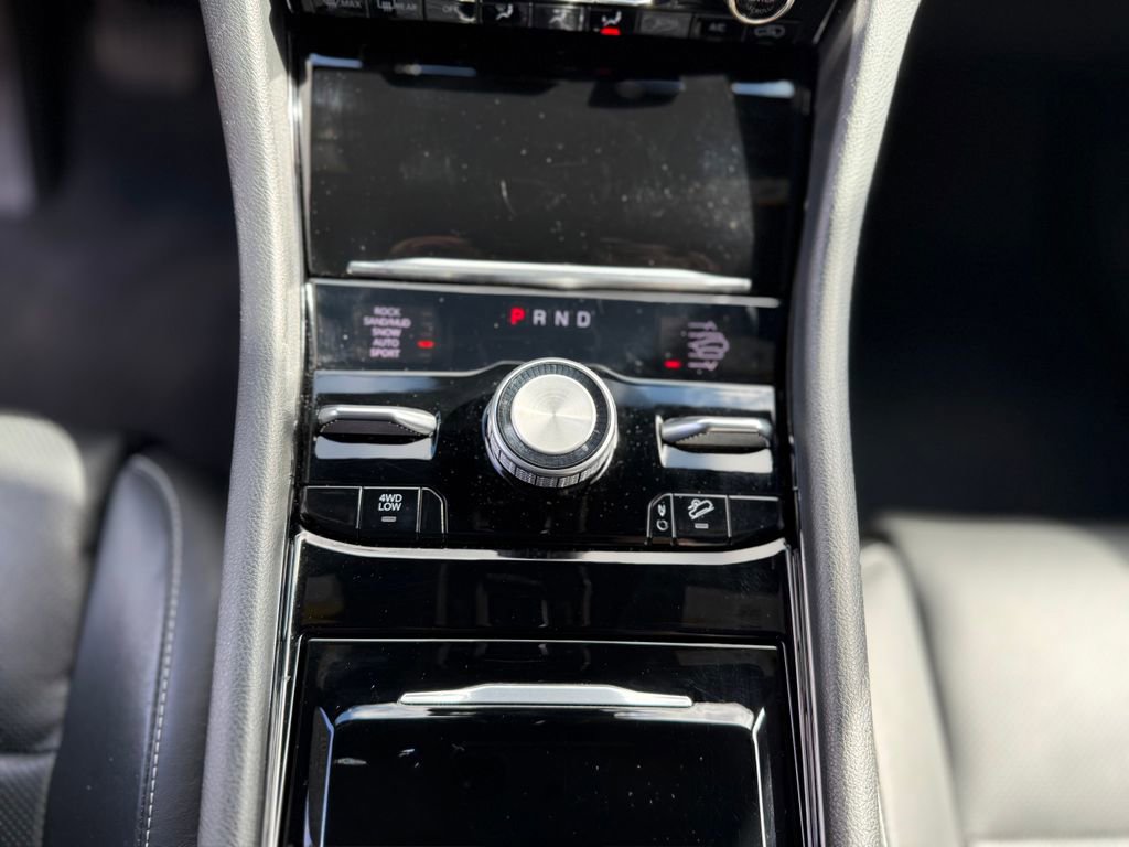 Used 2023 Jeep Grand Cherokee Overland w/ Luxury Tech Group IV image 25