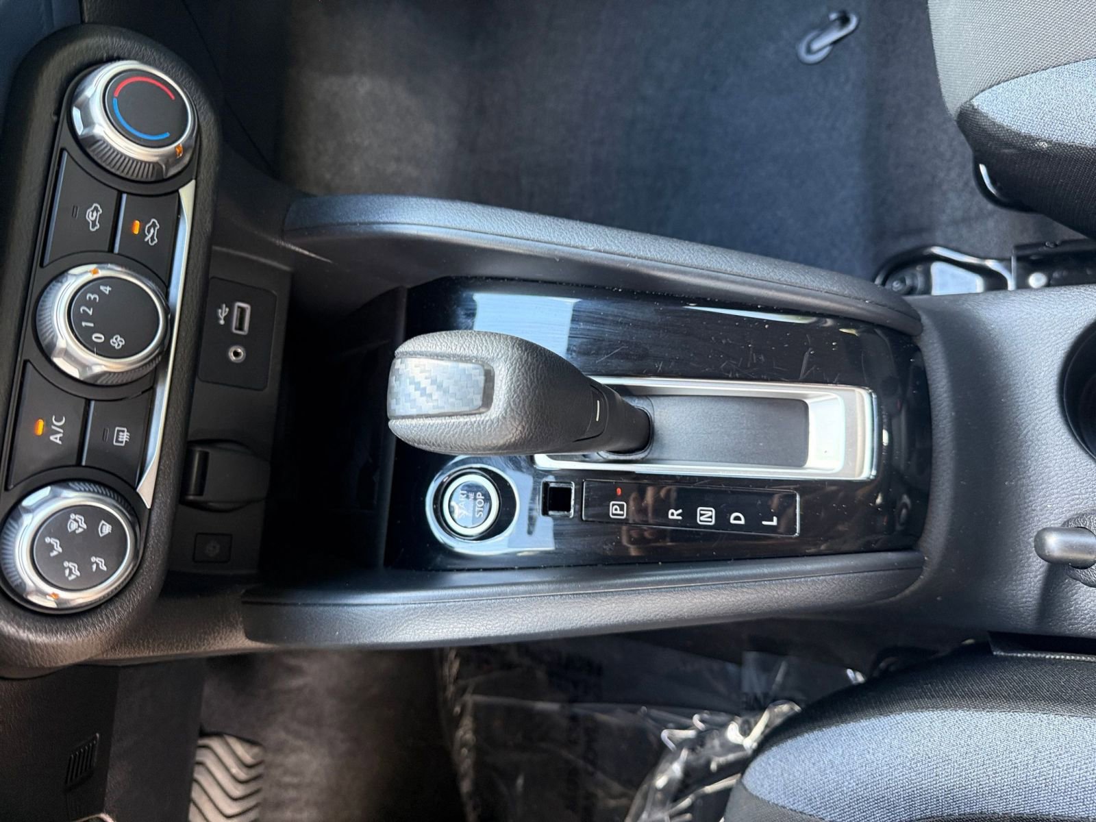 Used 2025 Nissan Versa SV FWD image 36