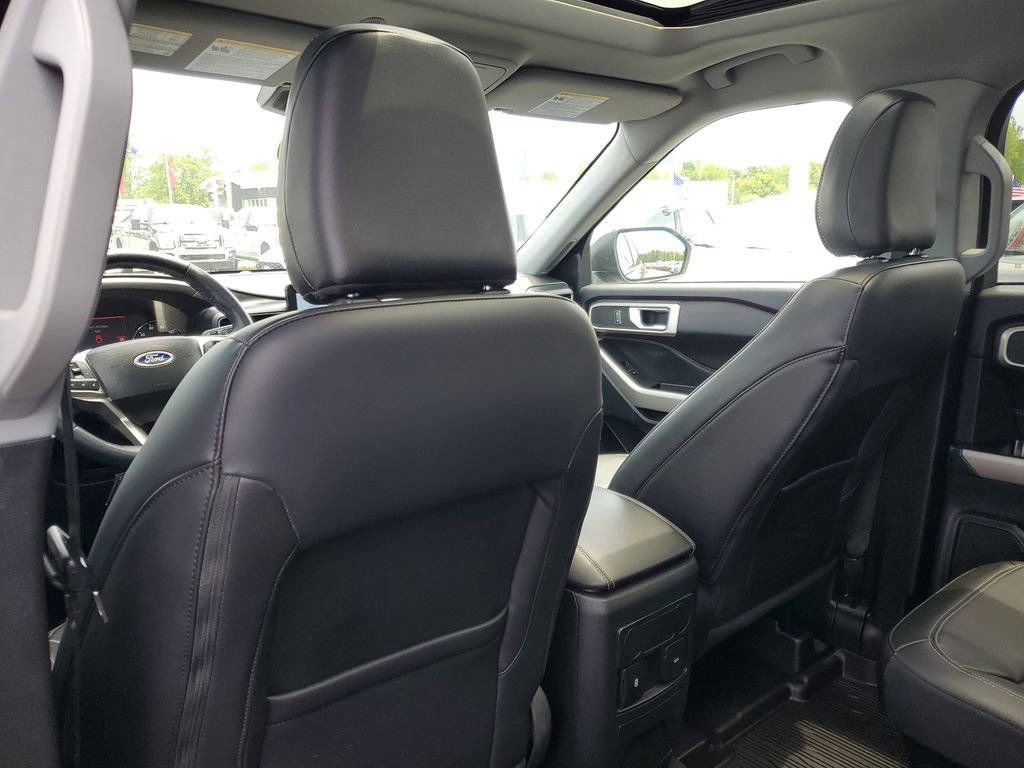 Used 2023 Ford Explorer XLT w/ Equipment Group 202A AWD/4WD image 32