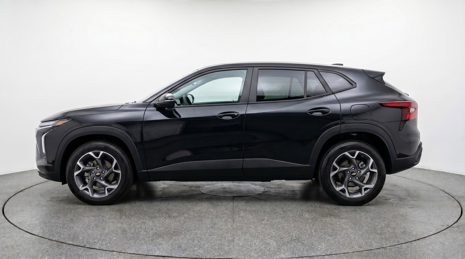 Used 2025 Chevrolet Trax LT FWD image 5