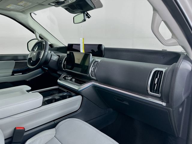 New 2026 Ford Expedition Platinum image 36