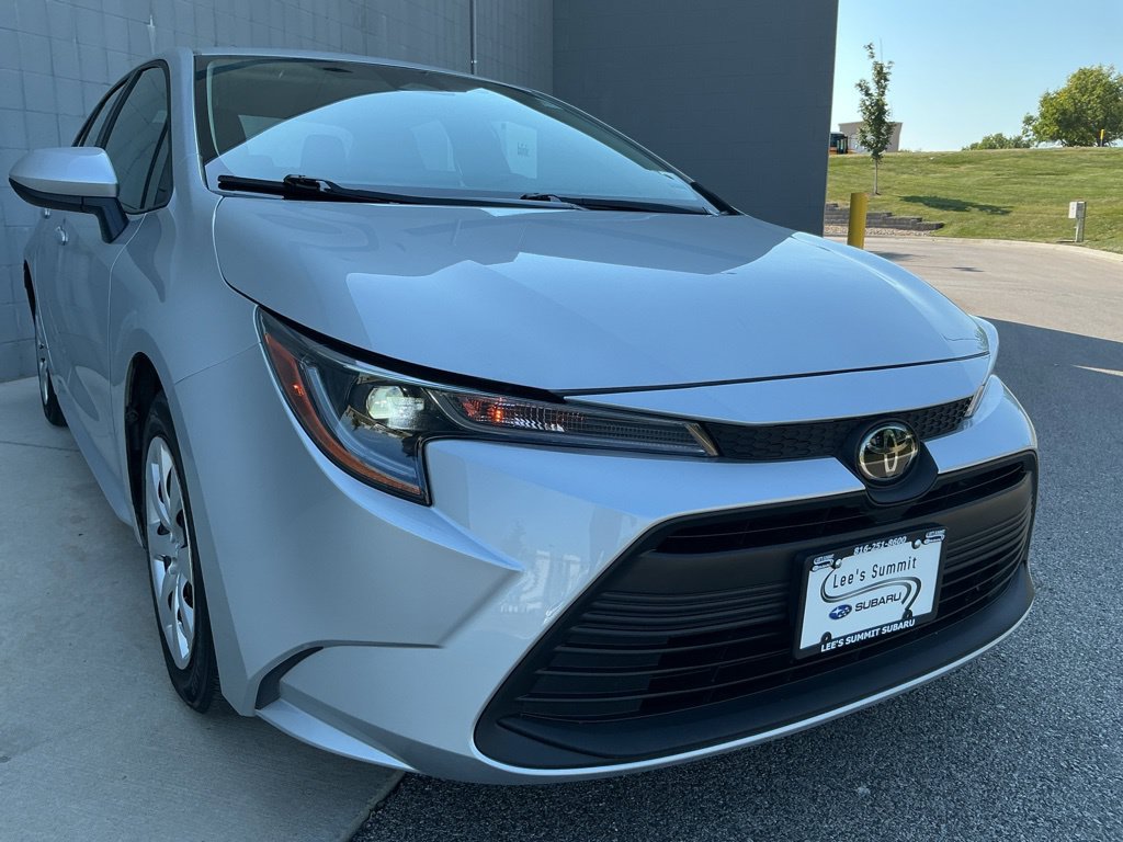 Used 2025 Toyota Corolla LE FWD image 11