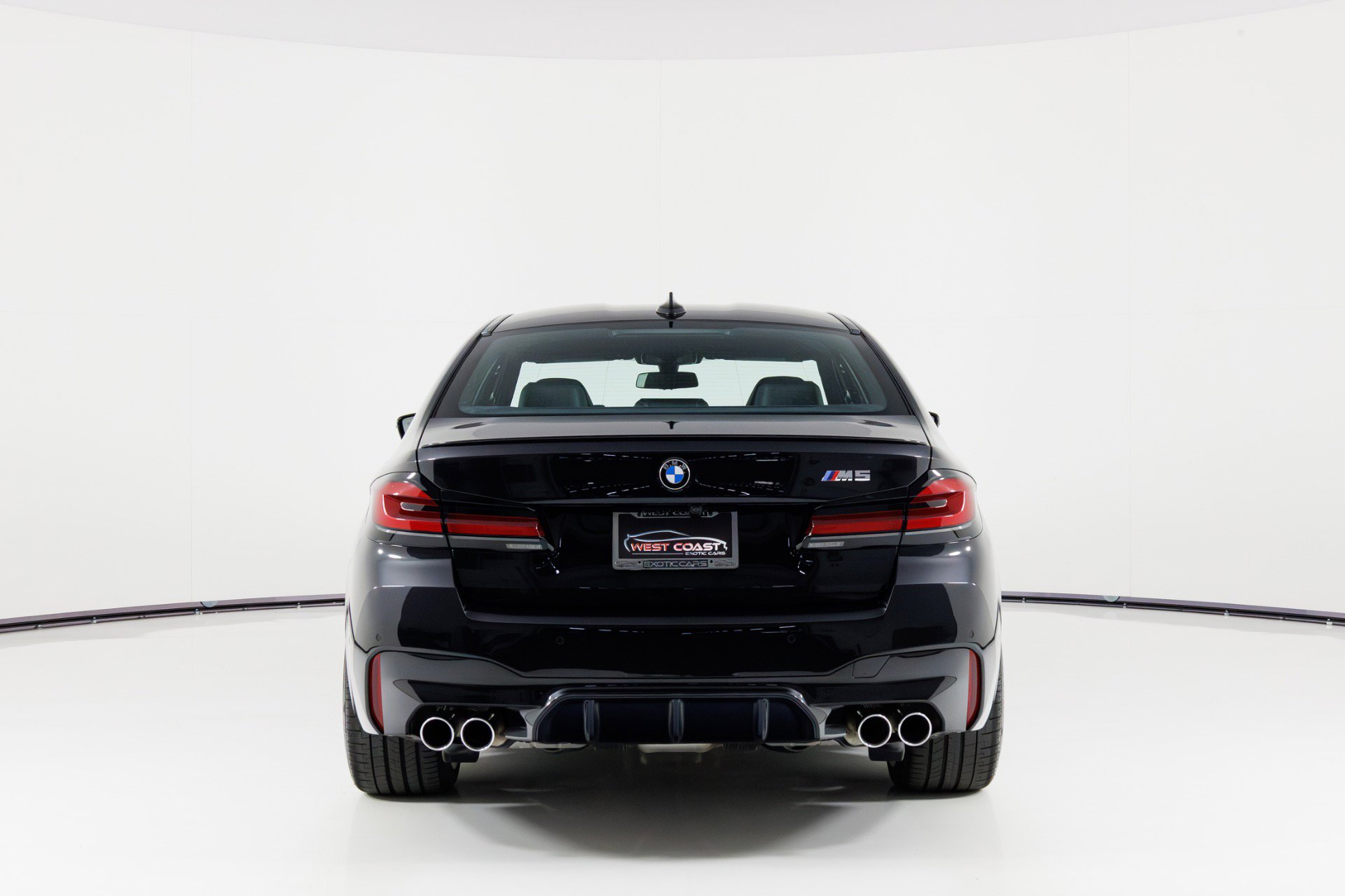 Used 2023 BMW M5 w/ Executive Package image 4