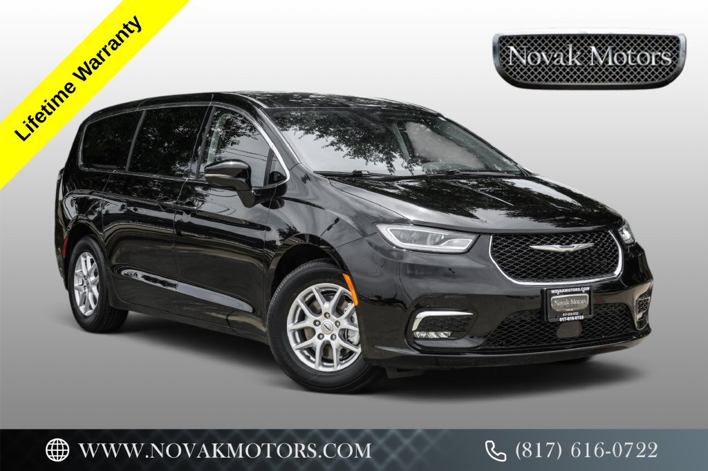 Used 2024 Chrysler Pacifica Touring-L FWD image 1