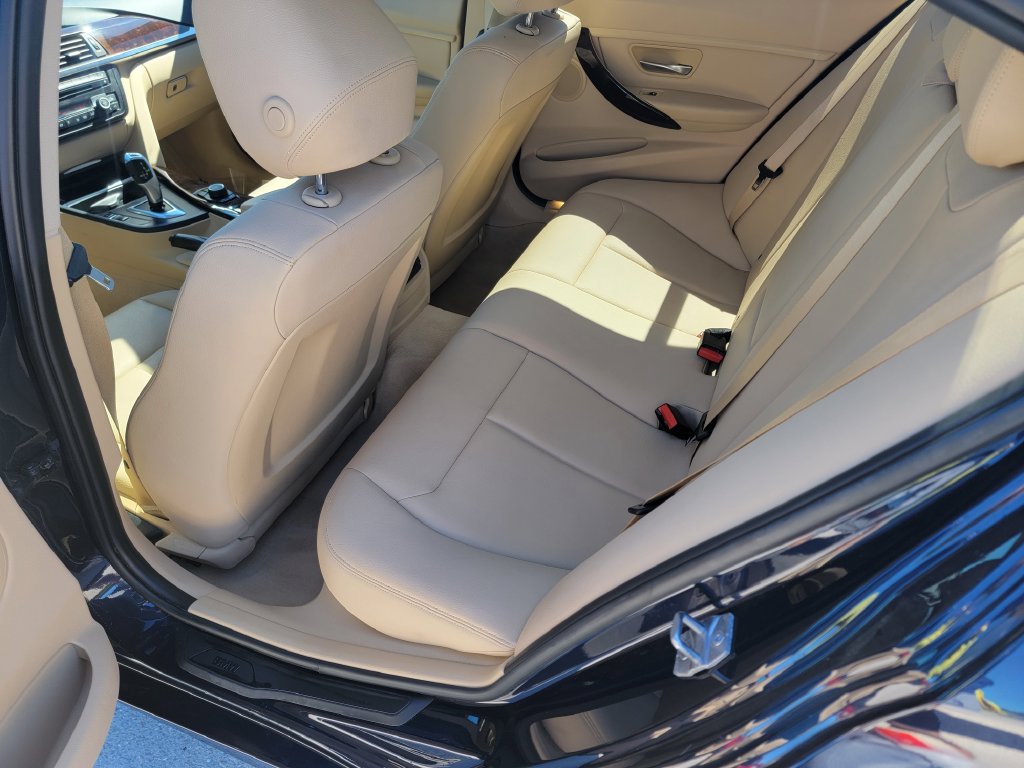 Used 2014 BMW 320i xDrive Sedan AWD/4WD image 12