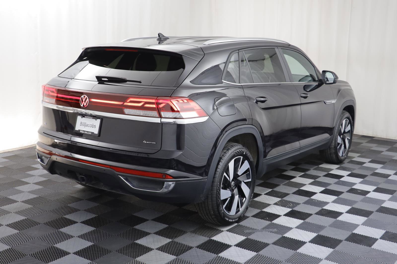 Used 2025 Volkswagen Atlas Cross Sport SE image 18