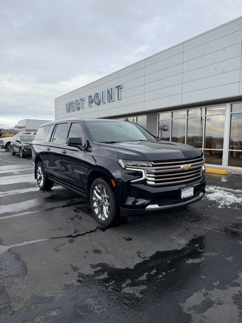 Used 2022 Chevrolet Suburban High Country image 2