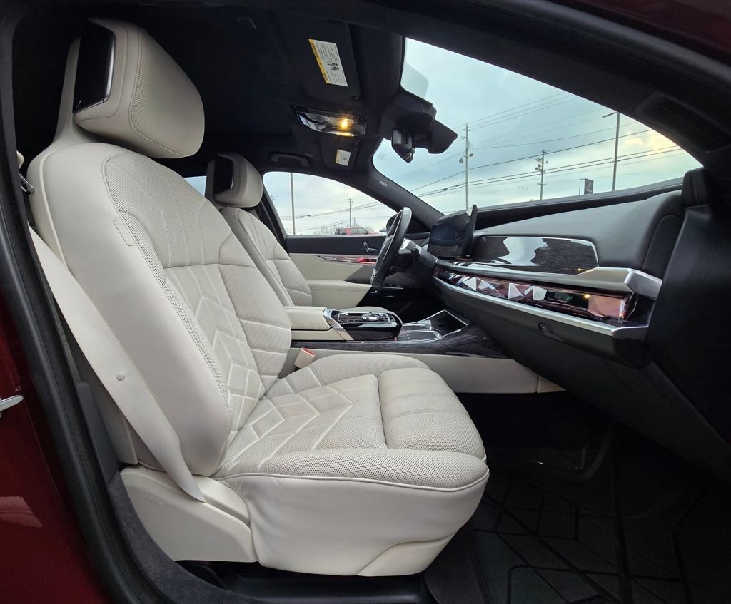 Used 2023 BMW i7 xDrive60 image 22