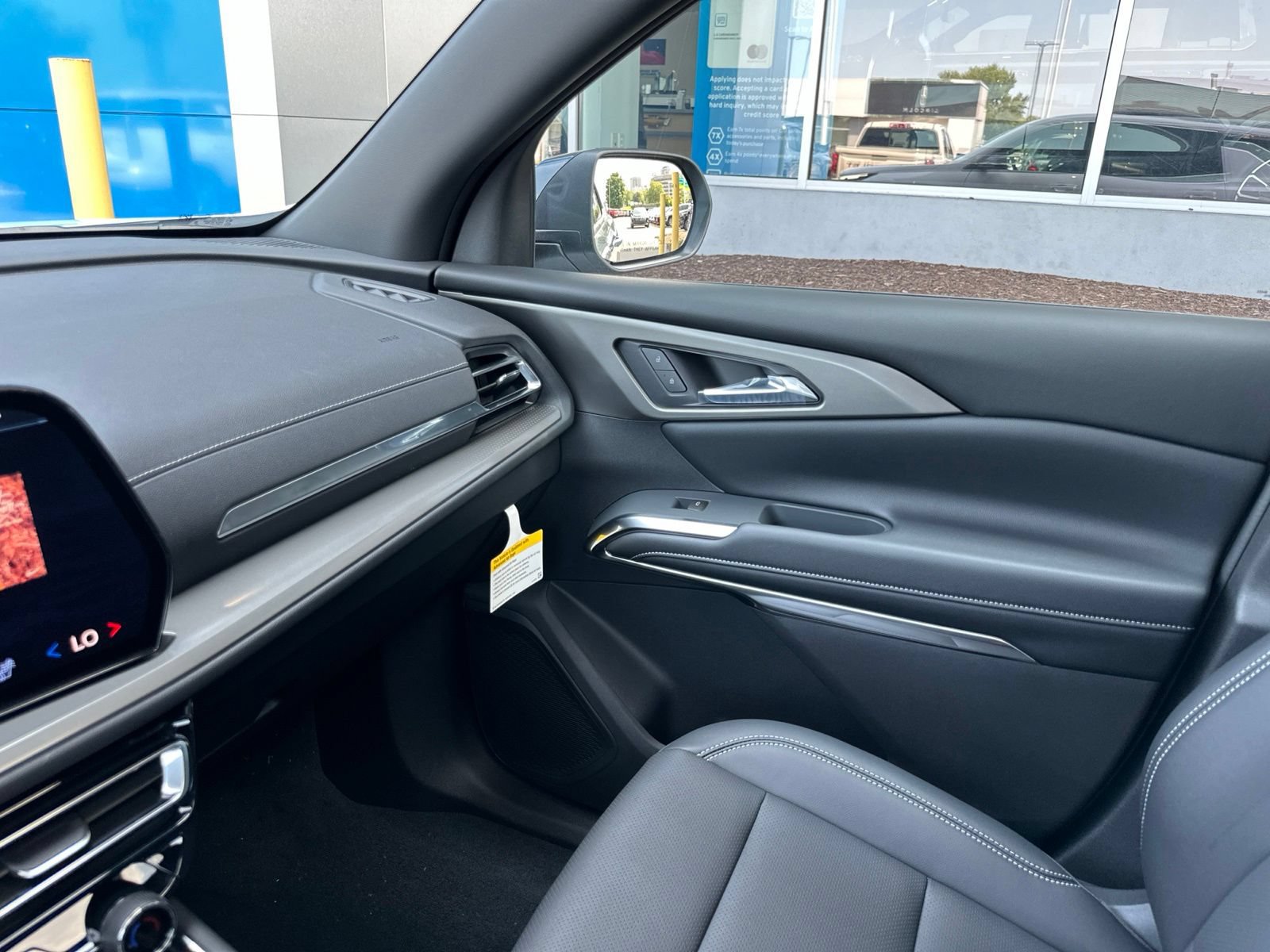 New 2027 Chevrolet Traverse LT w/ Sun and Wheel Package AWD/4WD image 43