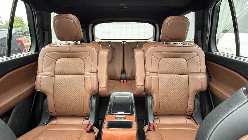 Used 2020 Lincoln Aviator Reserve w/ Equipment Group 202A AWD/4WD image 12