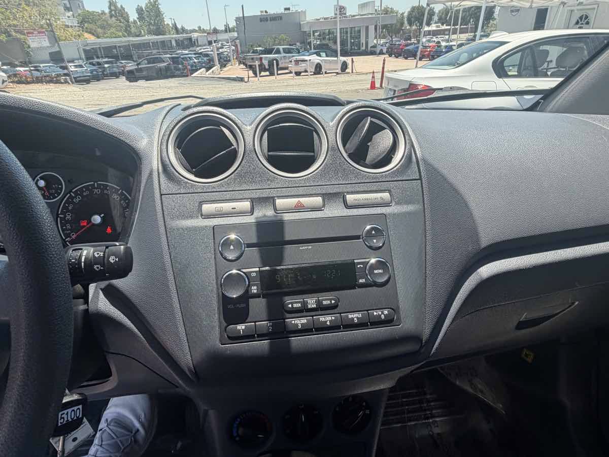 Used 2012 Ford Transit Connect XLT Premium w/ Taxi Pkg FWD image 10