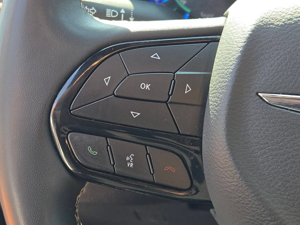 Certified 2024 Chrysler Pacifica Limited FWD image 13