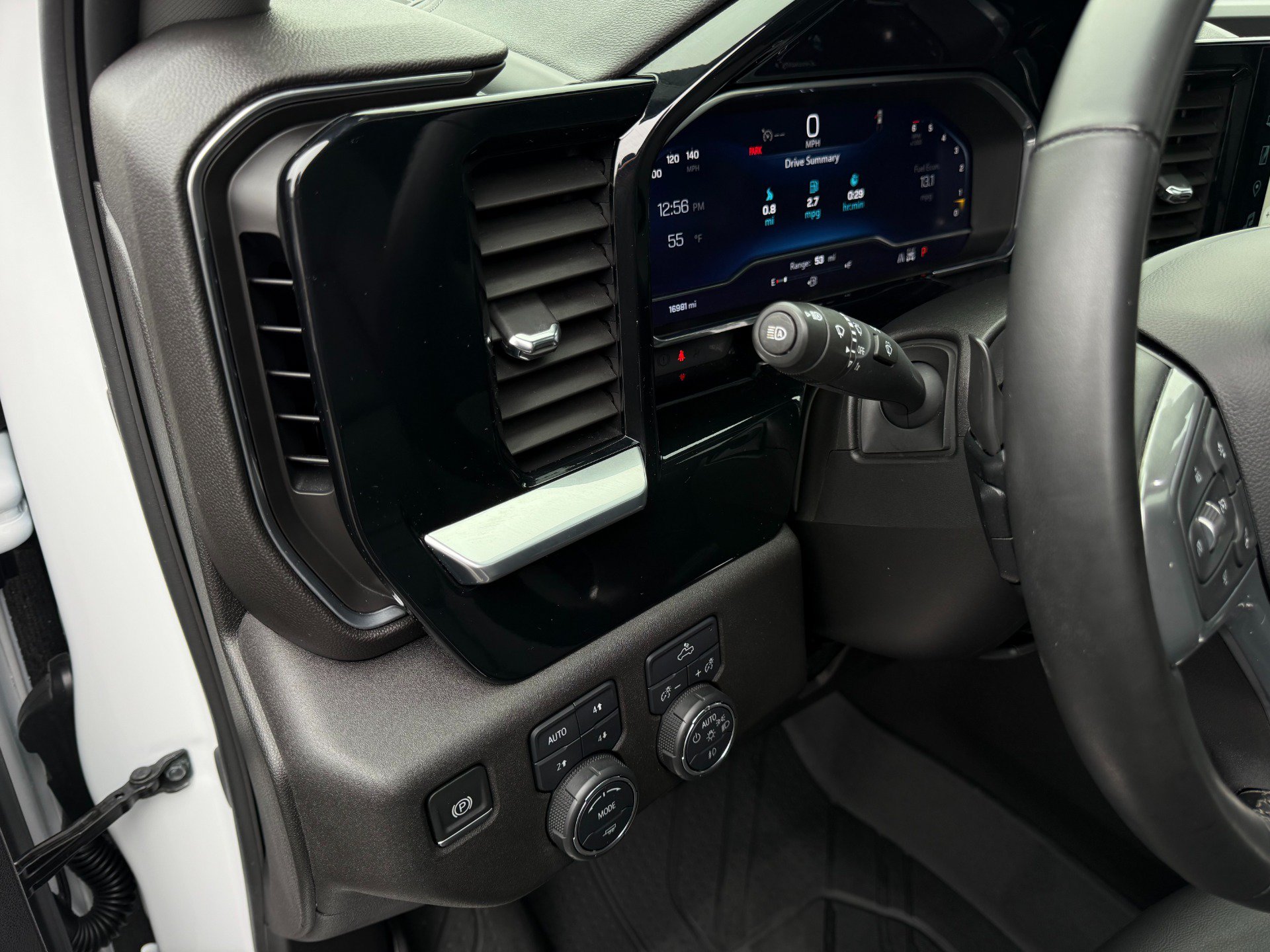 Used 2024 Chevrolet Silverado 1500 RST w/ Redline Edition AWD/4WD image 10
