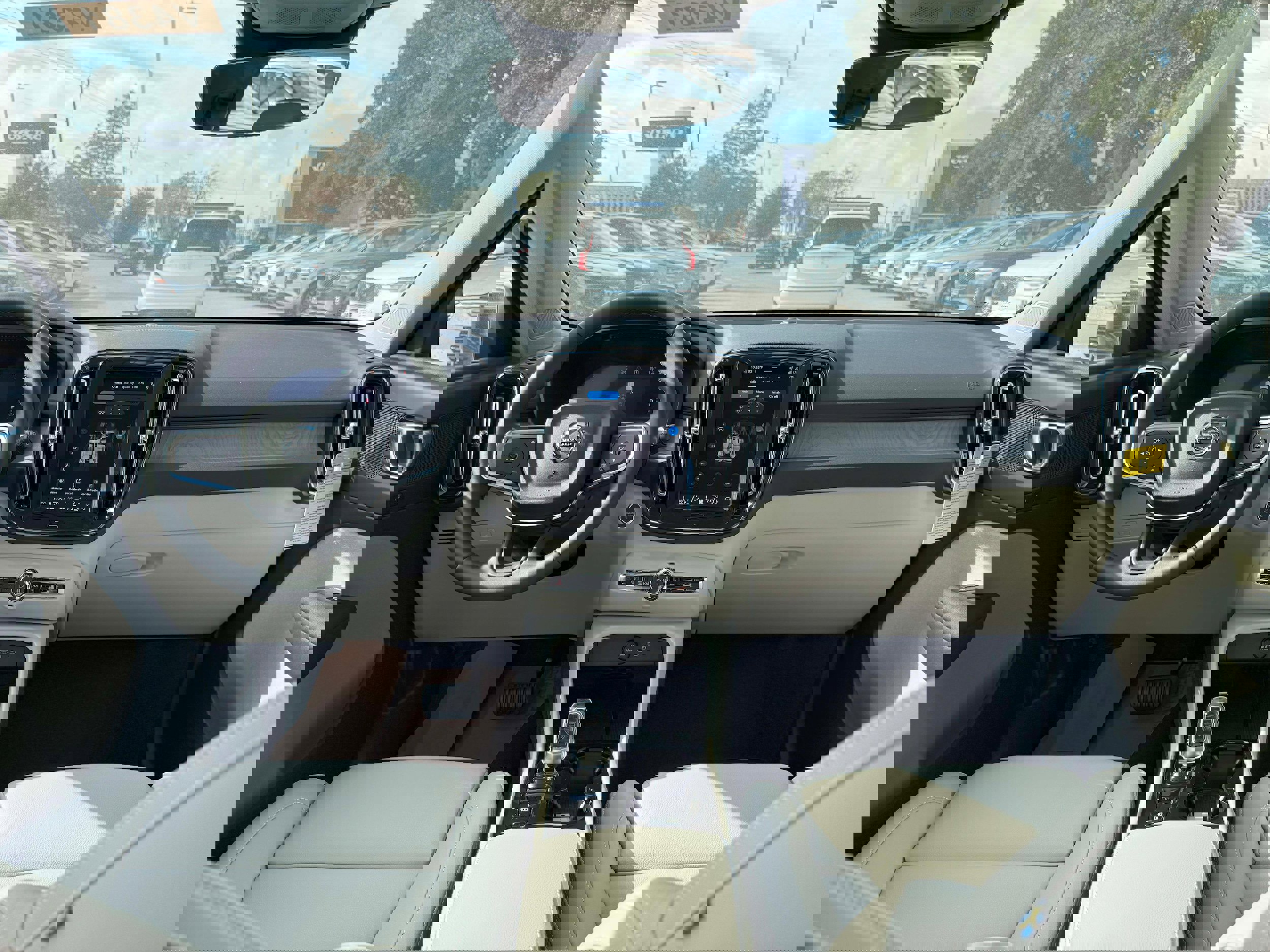 New 2026 Volvo XC40 B5 Plus w/ Protection Package Premier image 20