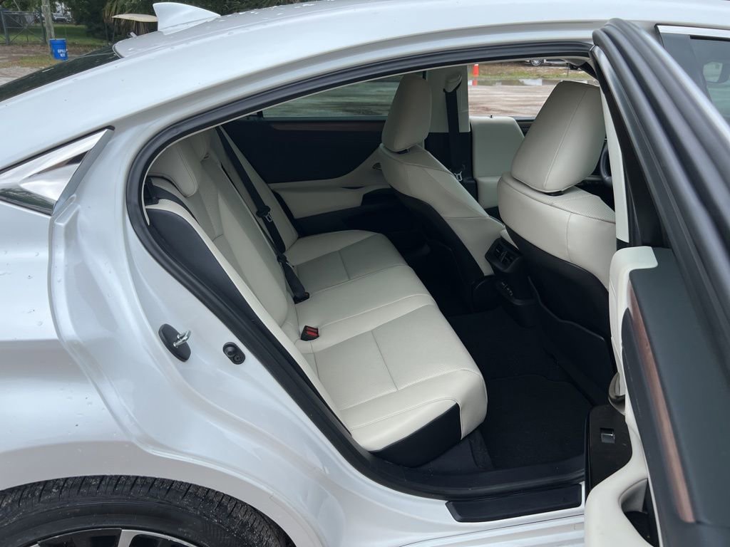 Used 2024 Lexus ES 350 w/ Premium Package image 12