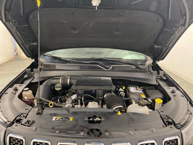 Used 2023 Jeep Compass Latitude w/ Sun and Sound Group AWD/4WD image 30