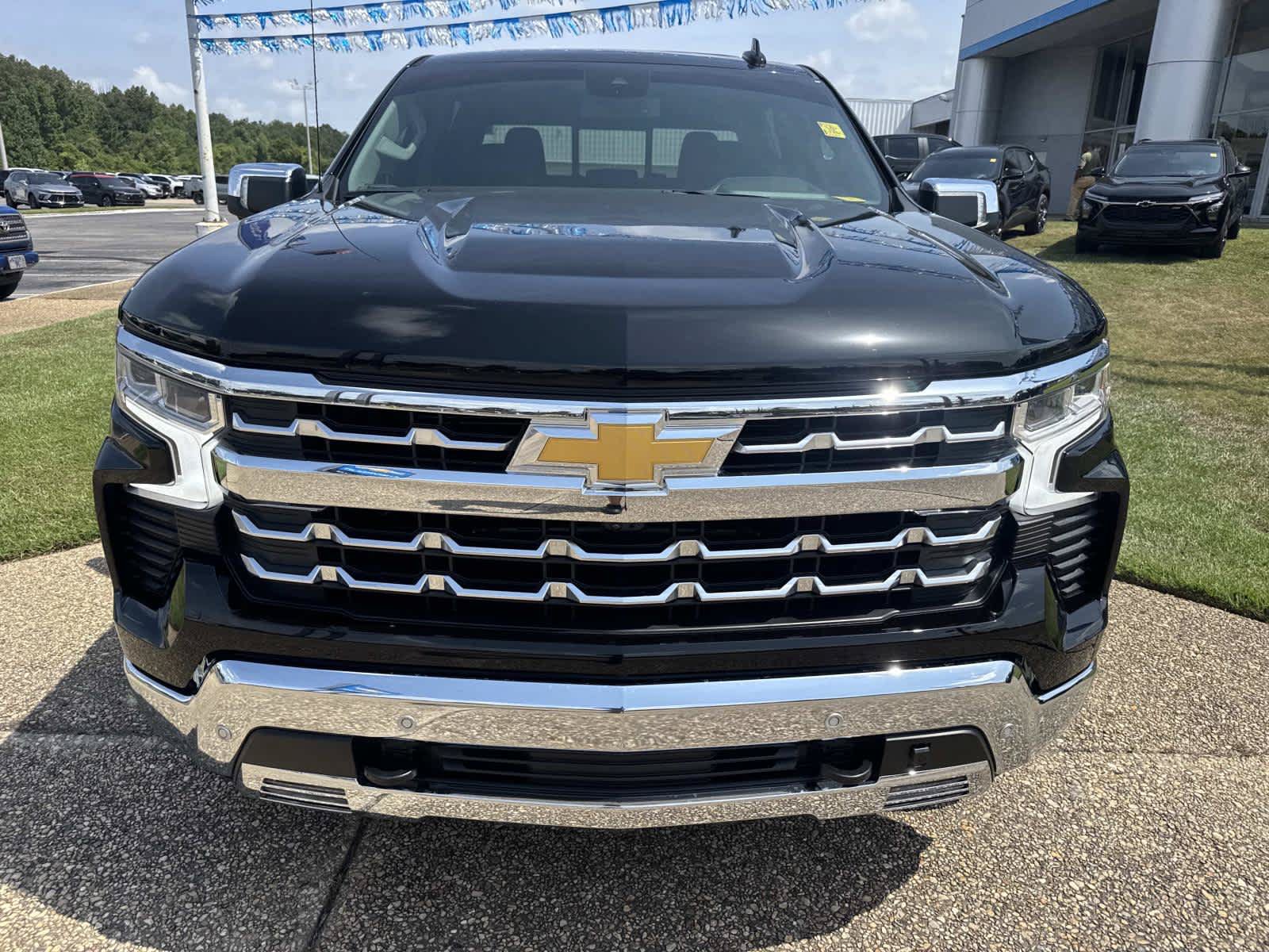 New 2026 Chevrolet Silverado 1500 LTZ w/ LTZ Premium Package AWD/4WD image 2