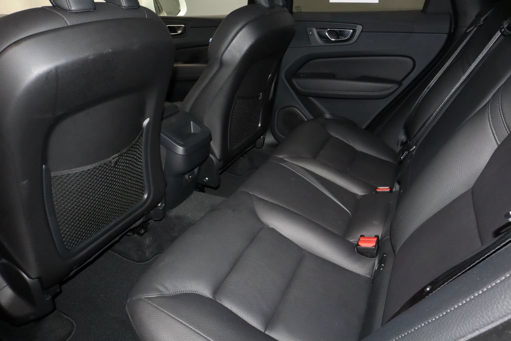 Used 2023 Volvo XC60 B5 Plus AWD/4WD image 21